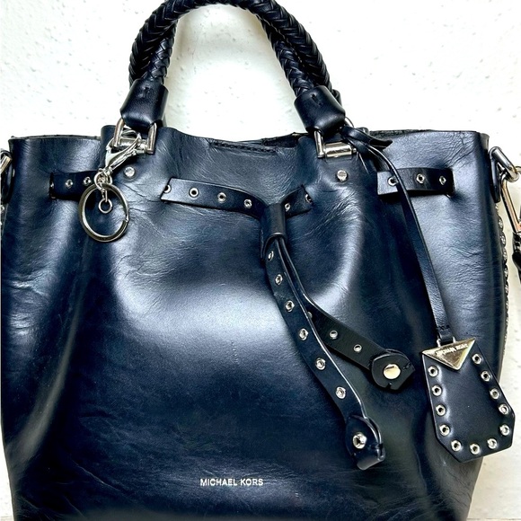 Michael Kors leather Blakey bucket Tote - Picture 4 of 7